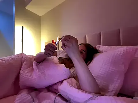 British_EmJess – webcam model profile photo Image 12