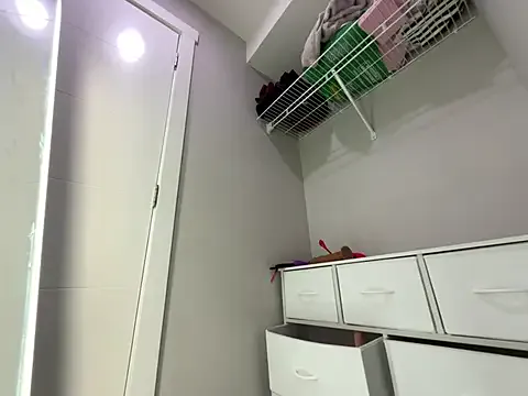 British_EmJess – webcam model profile photo Image 3