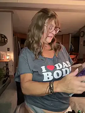 UKRaunchyRobyn – webcam model profile photo Image 14