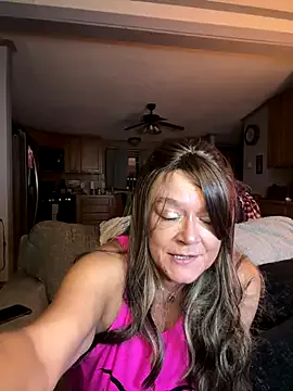 UKRaunchyRobyn – webcam model profile photo Image 16