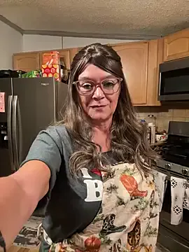 UKRaunchyRobyn – webcam model profile photo Image 17