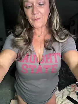 UKRaunchyRobyn – webcam model profile photo Image 2