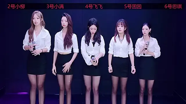 TilyTily – webcam model profile photo Image 2