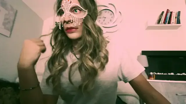 LoraDevine – webcam model profile photo Image 9