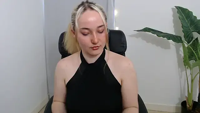 Olvia7985 – webcam model profile photo Image 10