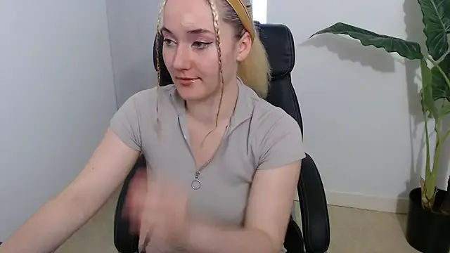 Olvia7985 – webcam model profile photo Image 11