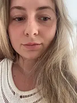 bunny_blonde – webcam model profile photo Image 5