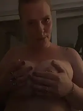 Hotforunow – webcam model profile photo Image 2