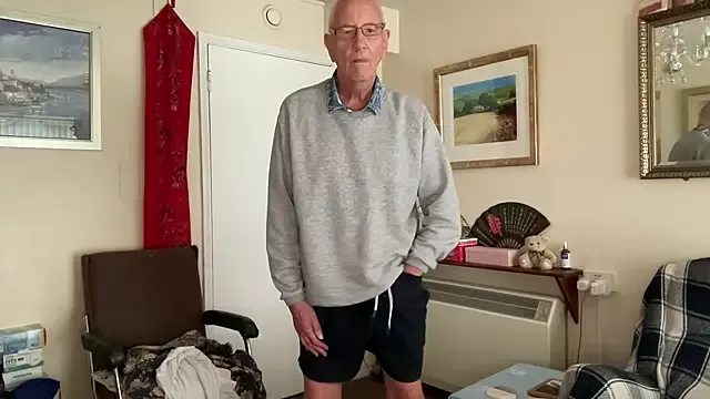 KrissyQueen – webcam model profile photo Image 16