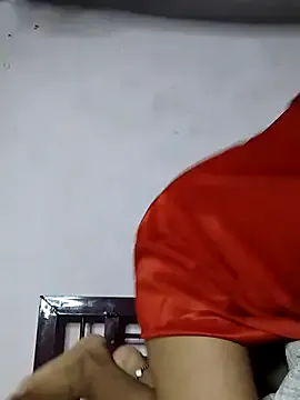 TopTwee – webcam model profile photo Image 2