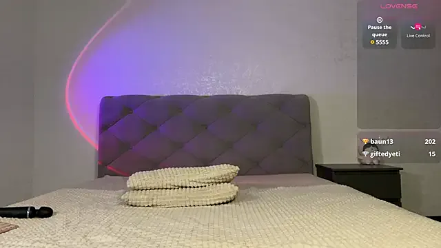 British_EmJess – webcam model profile photo Image 2