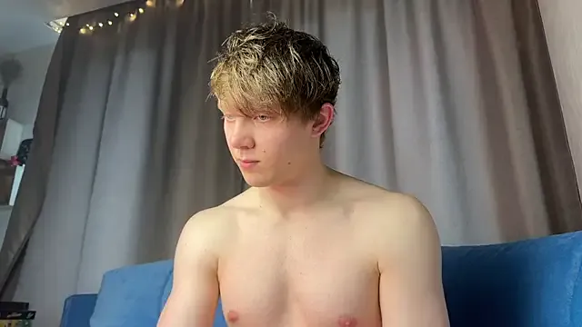 Libely – webcam model profile photo Image 3