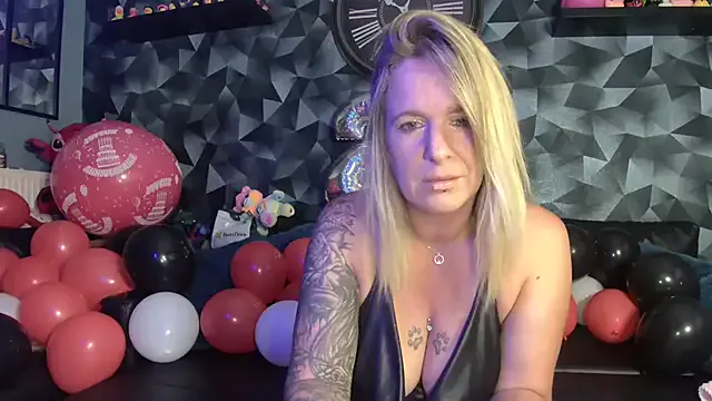 BlondeHott – webcam model profile photo Image 14