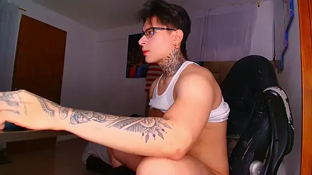 British_EmJess – webcam model profile photo Image 2