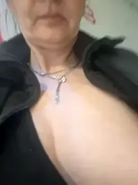 dominatrixredsonyja – webcam model profile photo