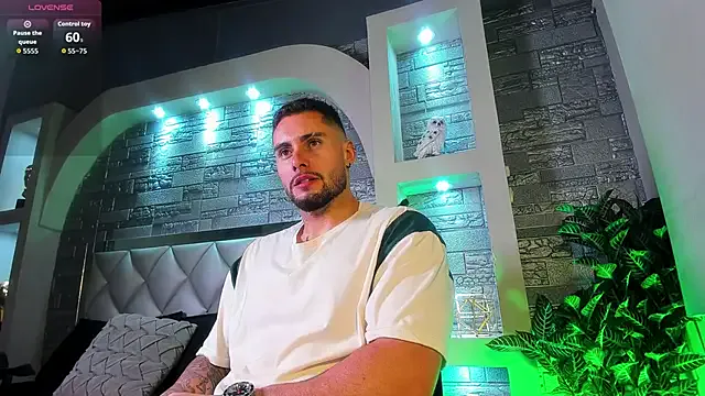 AAASuck – webcam model profile photo Image 18