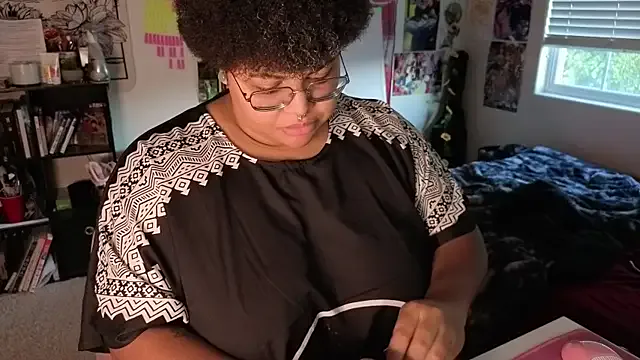 SusyBlair – webcam model profile photo Image 17