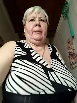 British_EmJess – webcam model profile photo Image 19