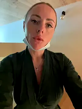 British_EmJess – webcam model profile photo Image 12