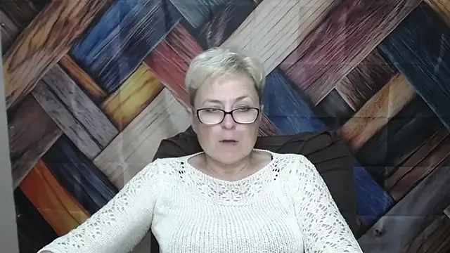 British_EmJess – webcam model profile photo Image 11