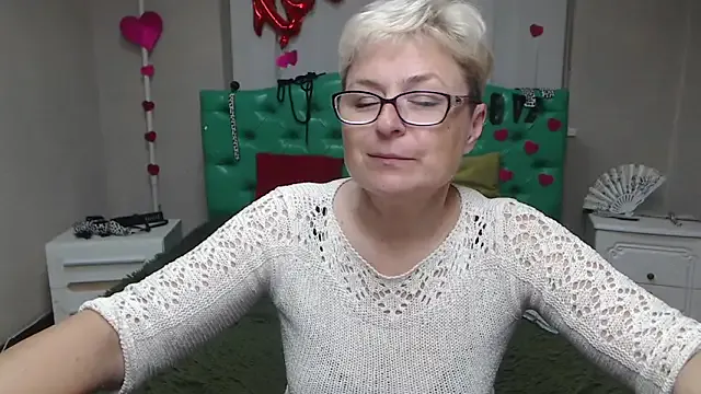 British_EmJess – webcam model profile photo Image 12