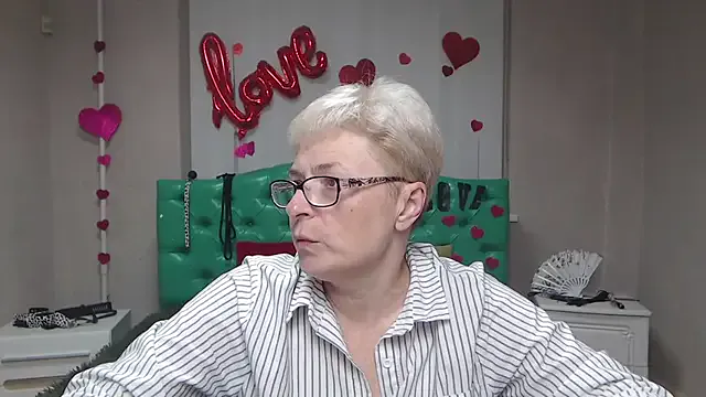 British_EmJess – webcam model profile photo Image 13