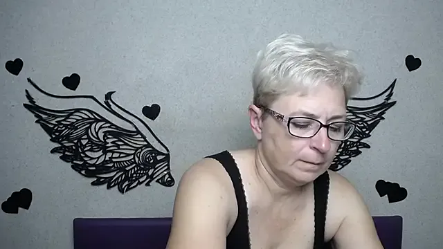 British_EmJess – webcam model profile photo Image 15