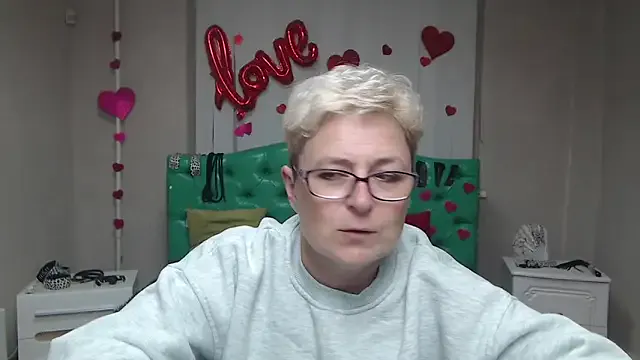 British_EmJess – webcam model profile photo Image 19