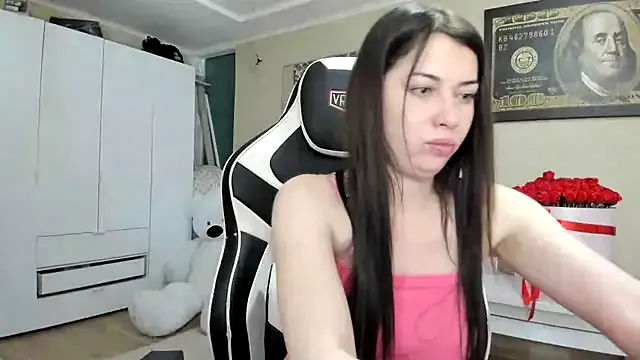 EmiLovsi – webcam model profile photo