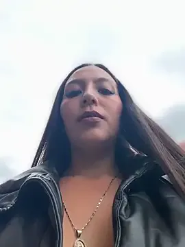 kissmabont – webcam model profile photo Image 3