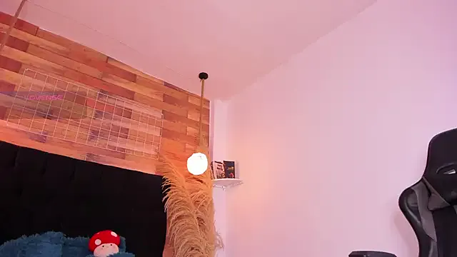 British_EmJess – webcam model profile photo Image 19