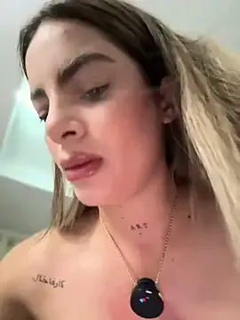 BlondeHott – webcam model profile photo Image 9