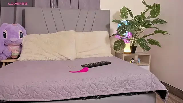 AureliyXXX – webcam model profile photo Image 9