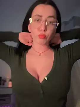 Emylia – webcam model profile photo