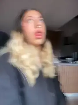 hotttgiirllesbian – webcam model profile photo Image 12