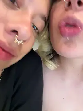 hotttgiirllesbian – webcam model profile photo Image 4