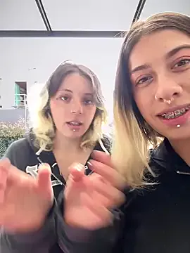 hotttgiirllesbian – webcam model profile photo Image 6