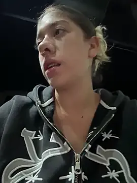 hotttgiirllesbian – webcam model profile photo Image 9