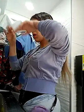 British_EmJess – webcam model profile photo Image 14