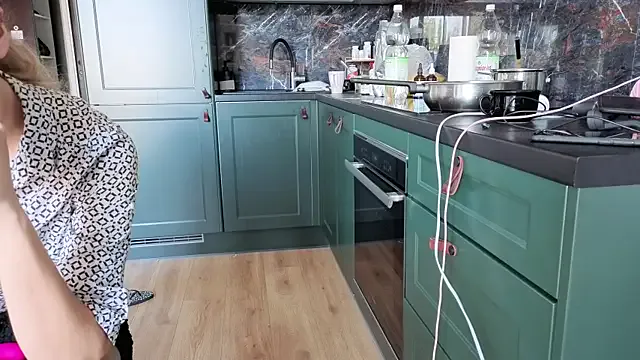 BlondeScarlettx – webcam model profile photo Image 4