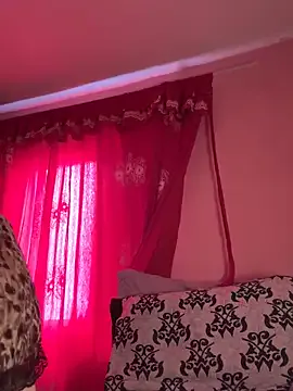 KateDivineUK – webcam model profile photo Image 5