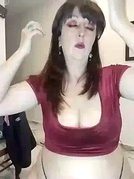 British_EmJess – webcam model profile photo Image 19