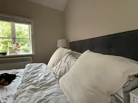 AureliyXXX – webcam model profile photo Image 9