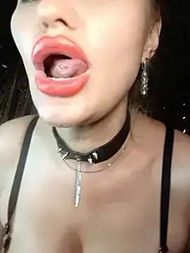 KateDivineUK – webcam model profile photo Image 3