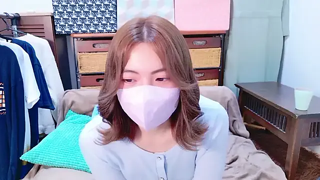 British_EmJess – webcam model profile photo Image 2