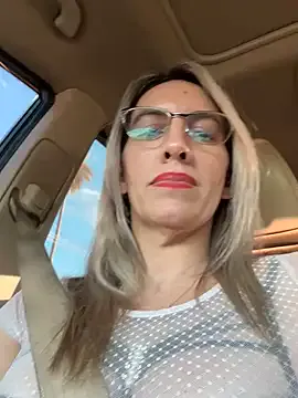 British_EmJess – webcam model profile photo Image 9