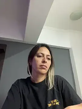 LinaTwins – webcam model profile photo Image 17