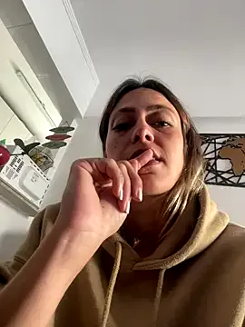 LinaTwins – webcam model profile photo Image 3