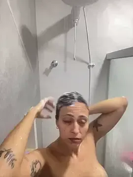 LinaTwins – webcam model profile photo Image 4