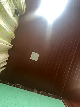 LoraDevine – webcam model profile photo Image 7